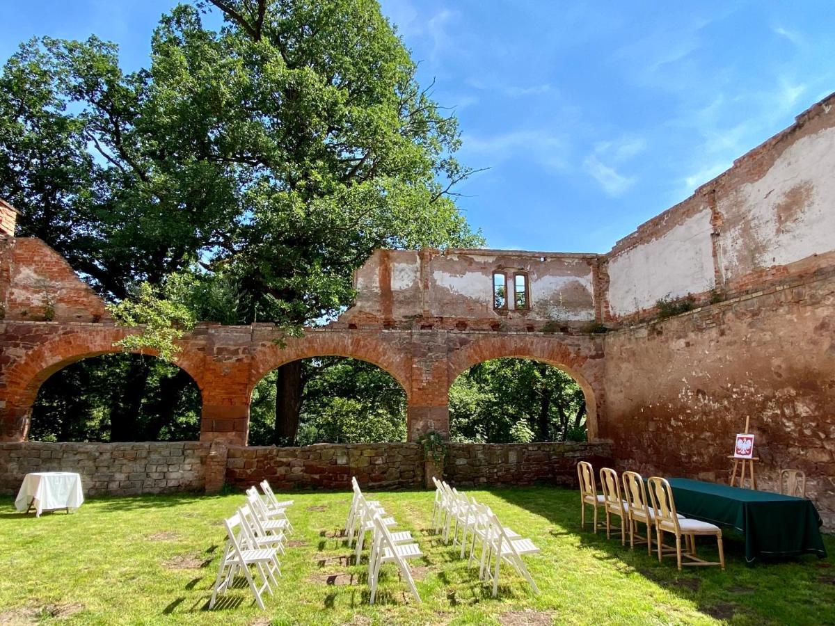 Zamek Sarny - Schloss Scharfeneck Клодзко Экстерьер фото